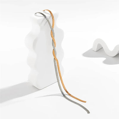 Elegant langt halskæde med justerbart slangedesign